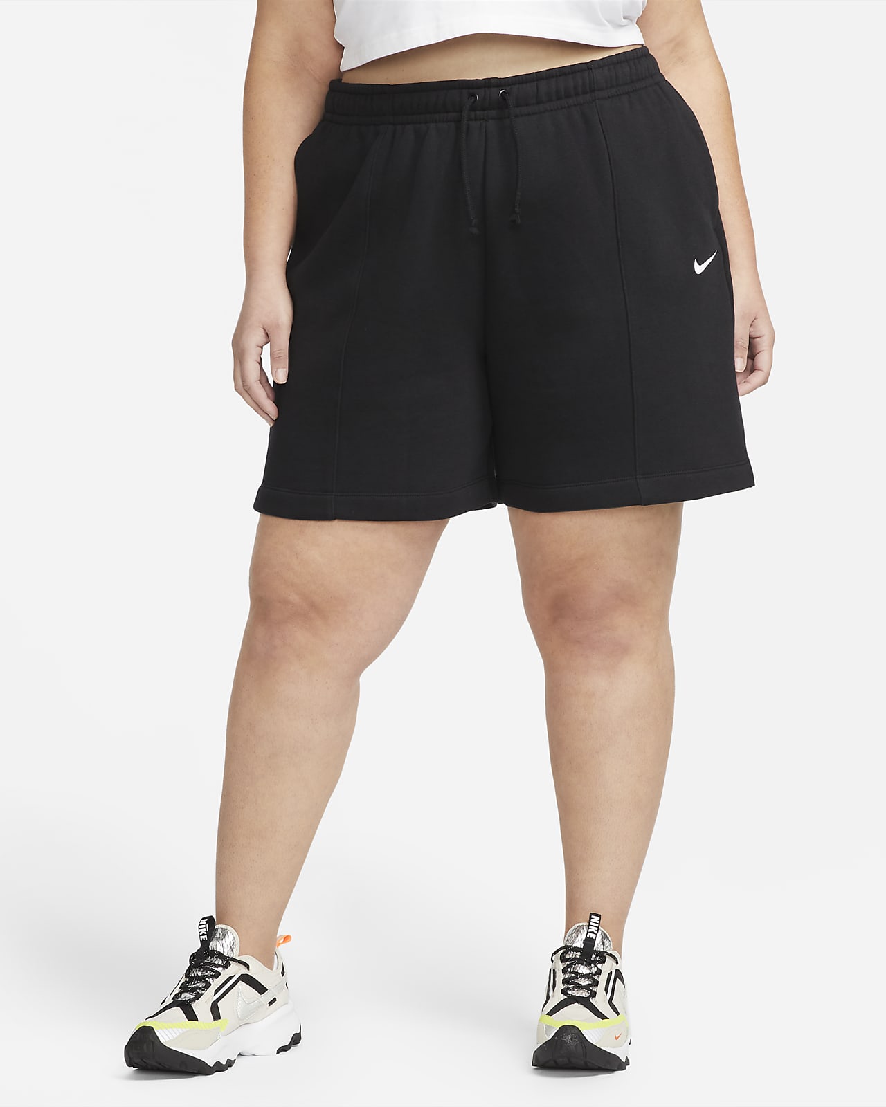 Nike Sportswear Essential Pantalón corto de talle alto de tejido Fleece grande) - Mujer. Nike