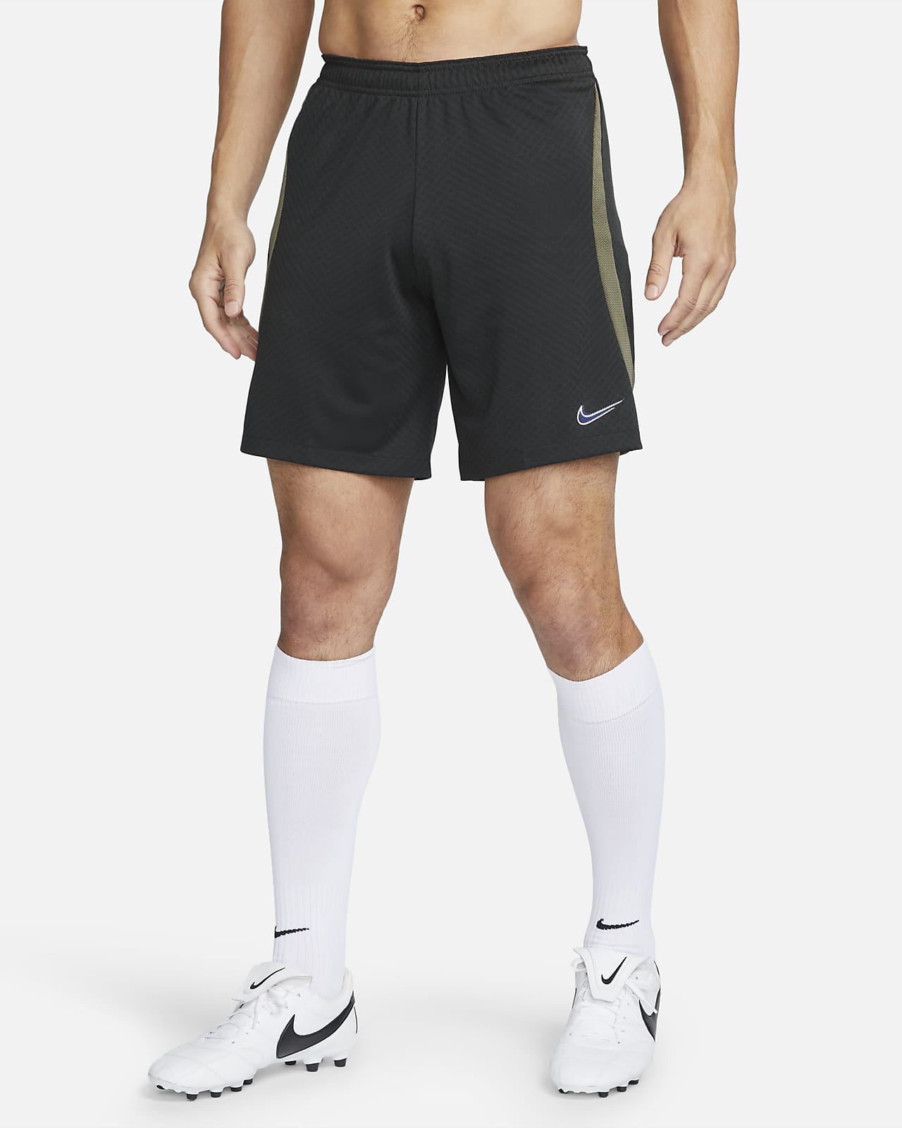 Nike Dri-FIT Strike Voetbalshorts voor heren. Nike BE
