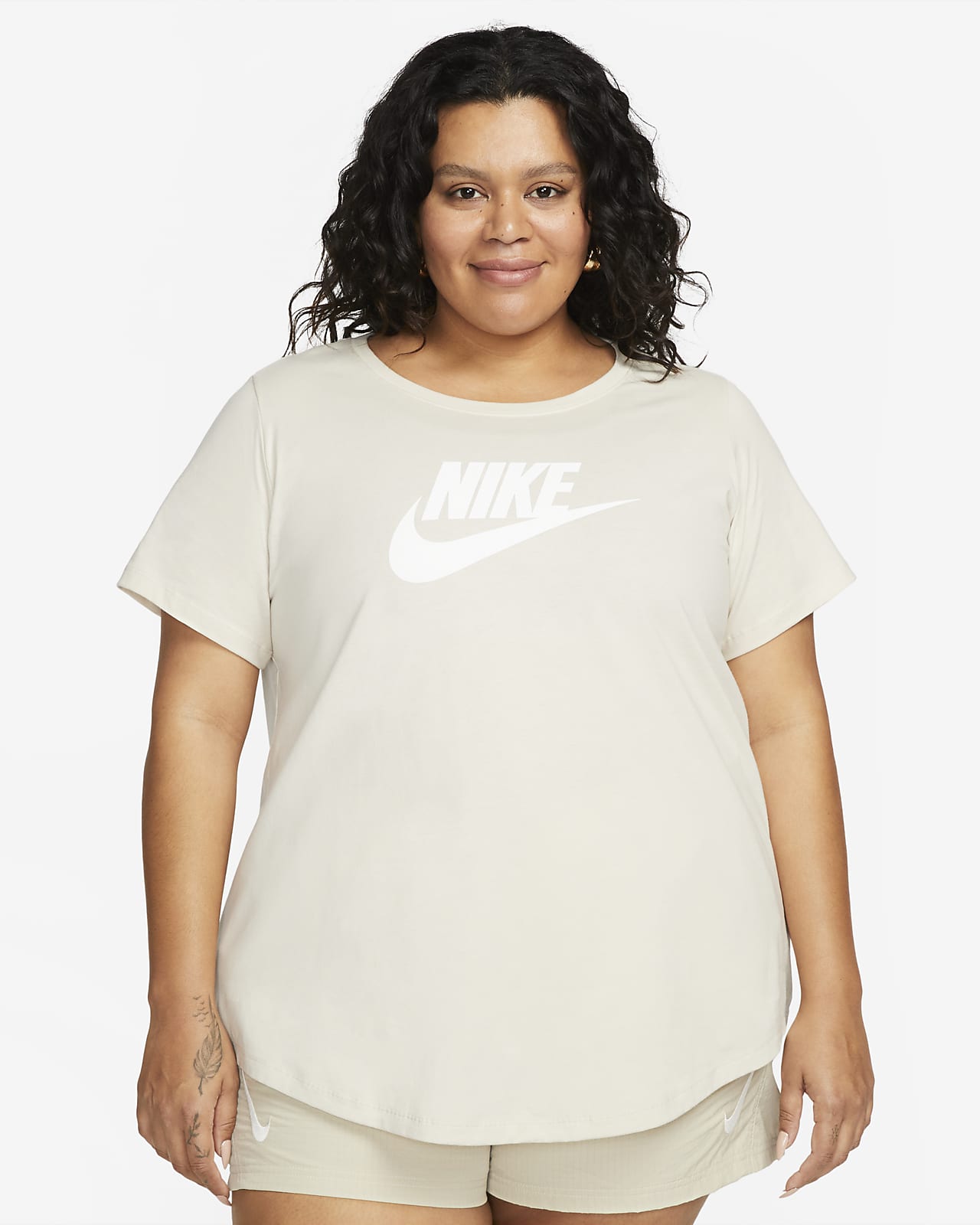 fotoelektrisk Gud farmaceut Nike Sportswear Essentials Women's Logo T-Shirt (Plus Size). Nike.com