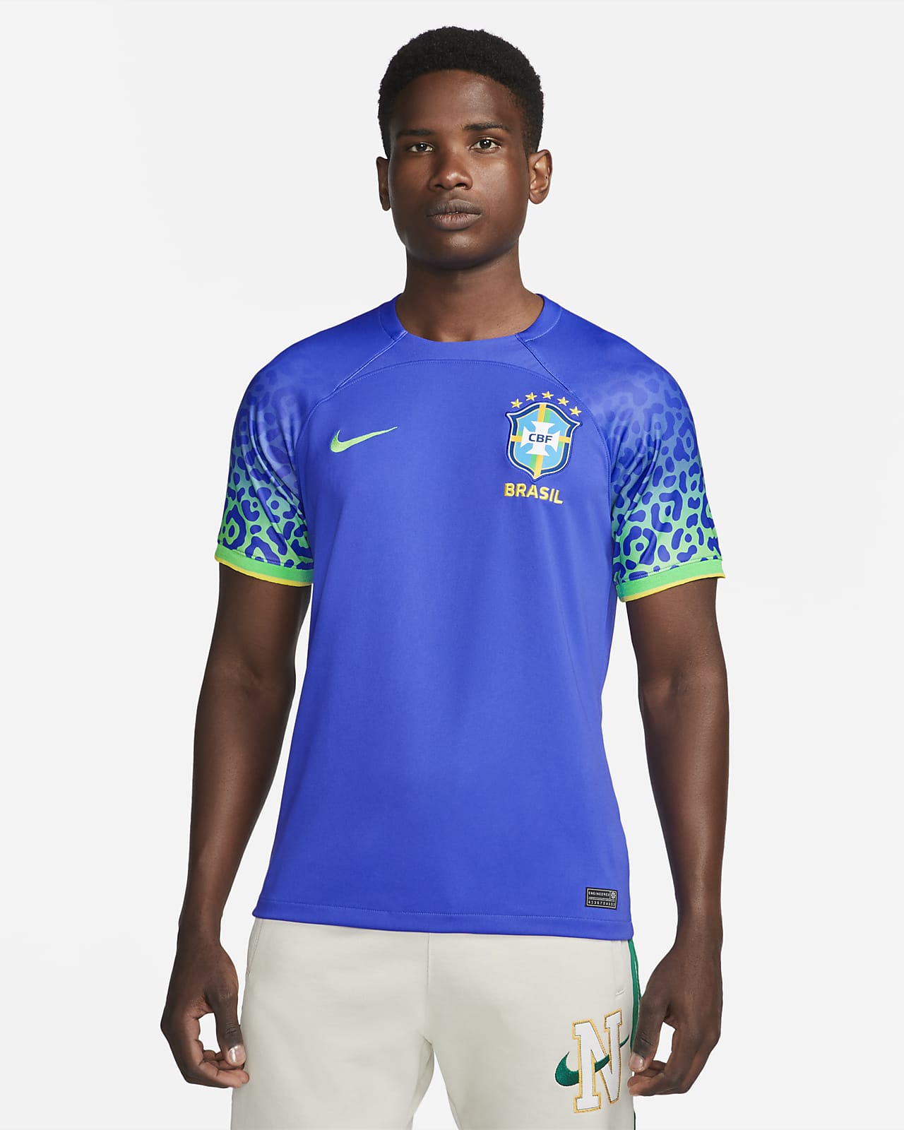 laten we het doen Aggregaat af hebben Brazilië 2022/23 Stadium Uit Nike Dri-FIT voetbalshirt voor heren. Nike BE