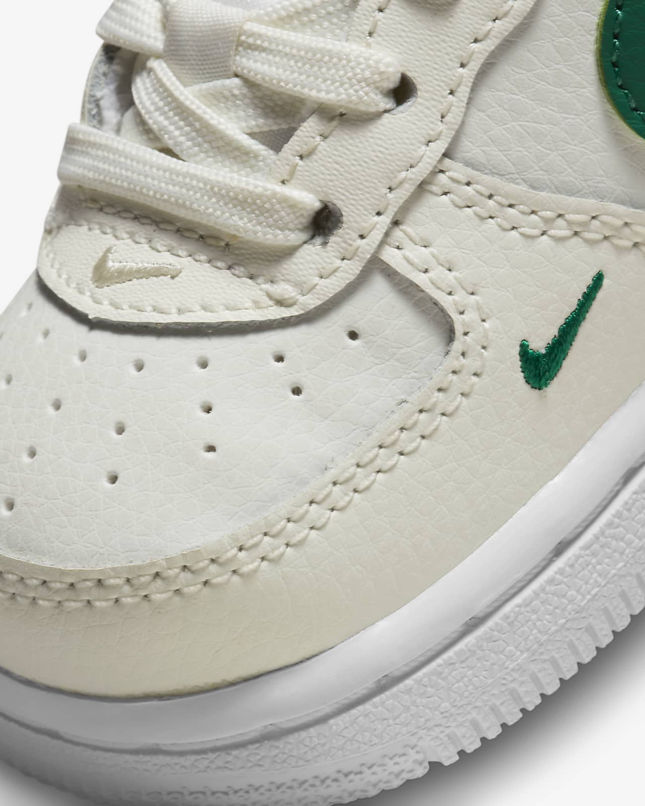 Nike Force 1 Low SE Schoenen voor baby's/peuters. Nike BE