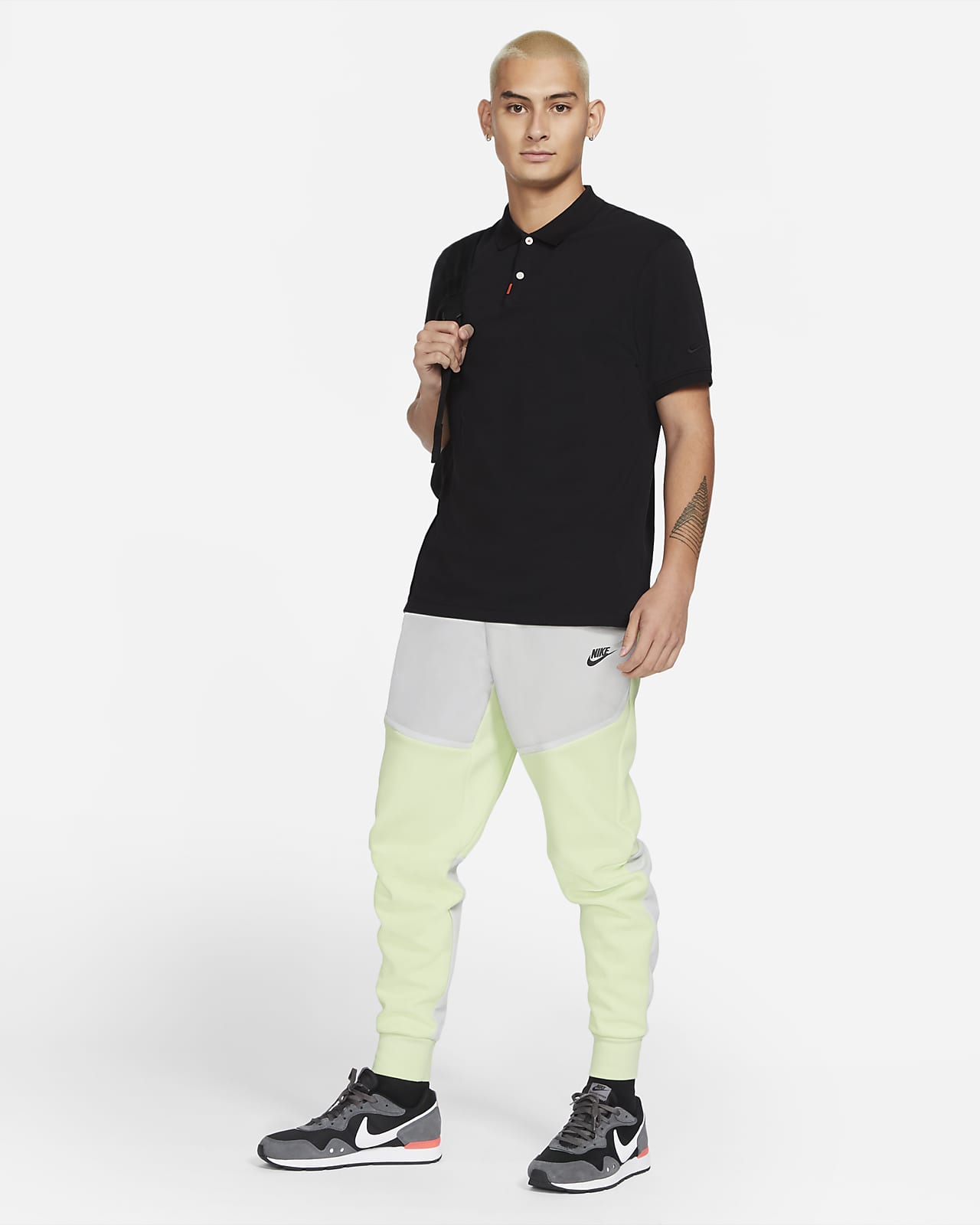 Pantaloni jogger in tessuto Nike Sportswear Tech Fleece - Uomo. Nike IT