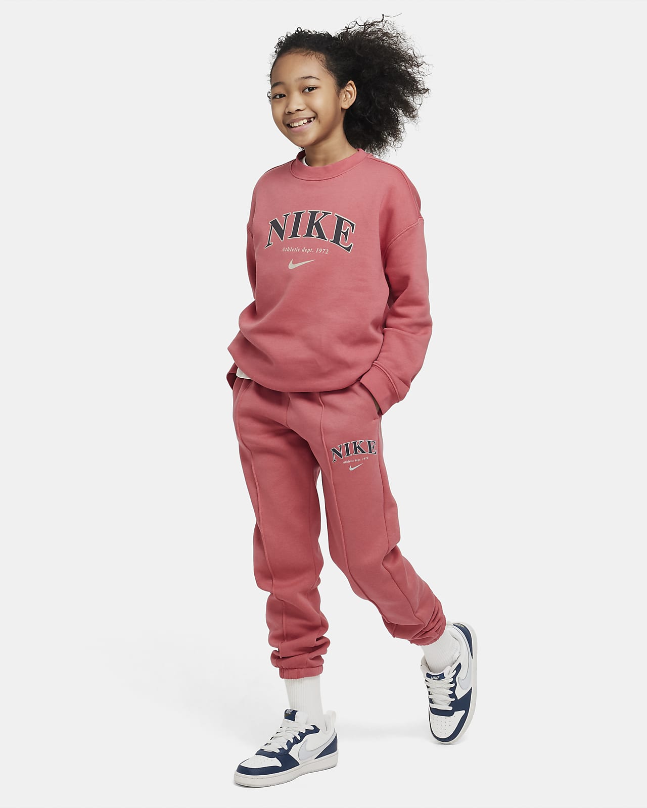 Nike Sportswear Trend Older Kids' (Girls') Fleece Trousers. Nike AE