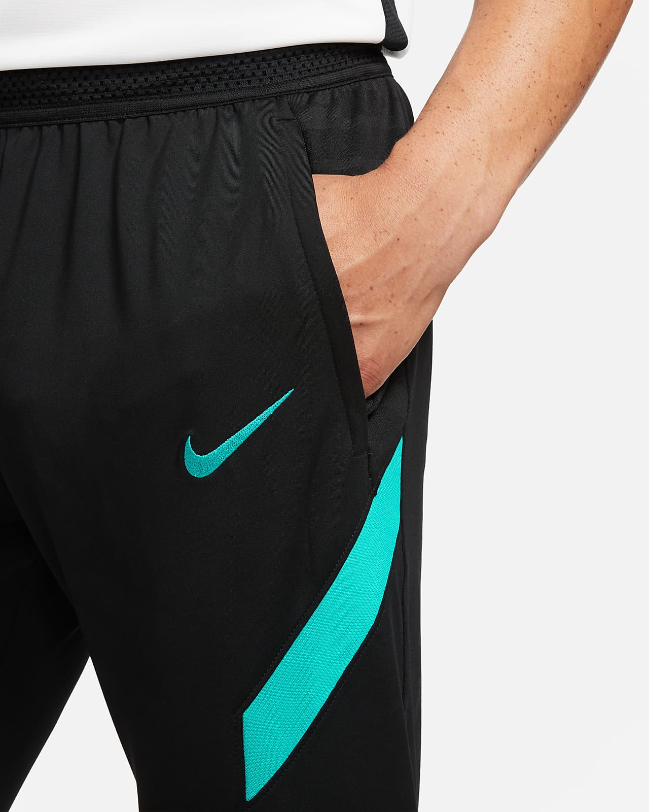 Inter Milan Strike Men's Nike Dri-FIT Football Pants. Nike GB