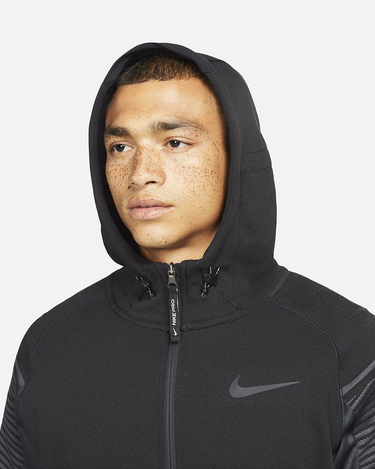 nike therma hoodie fit