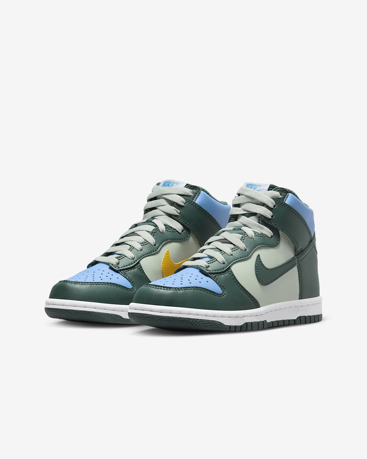 Nike high tops store junior