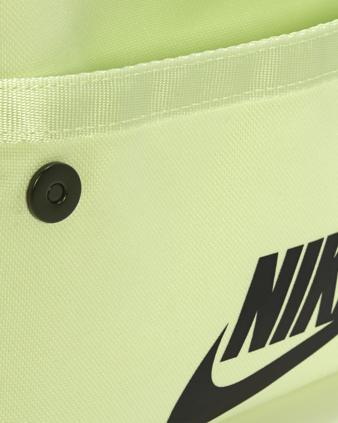 Nike Sportswear Women's Futura 365 Crossbody Bag.
