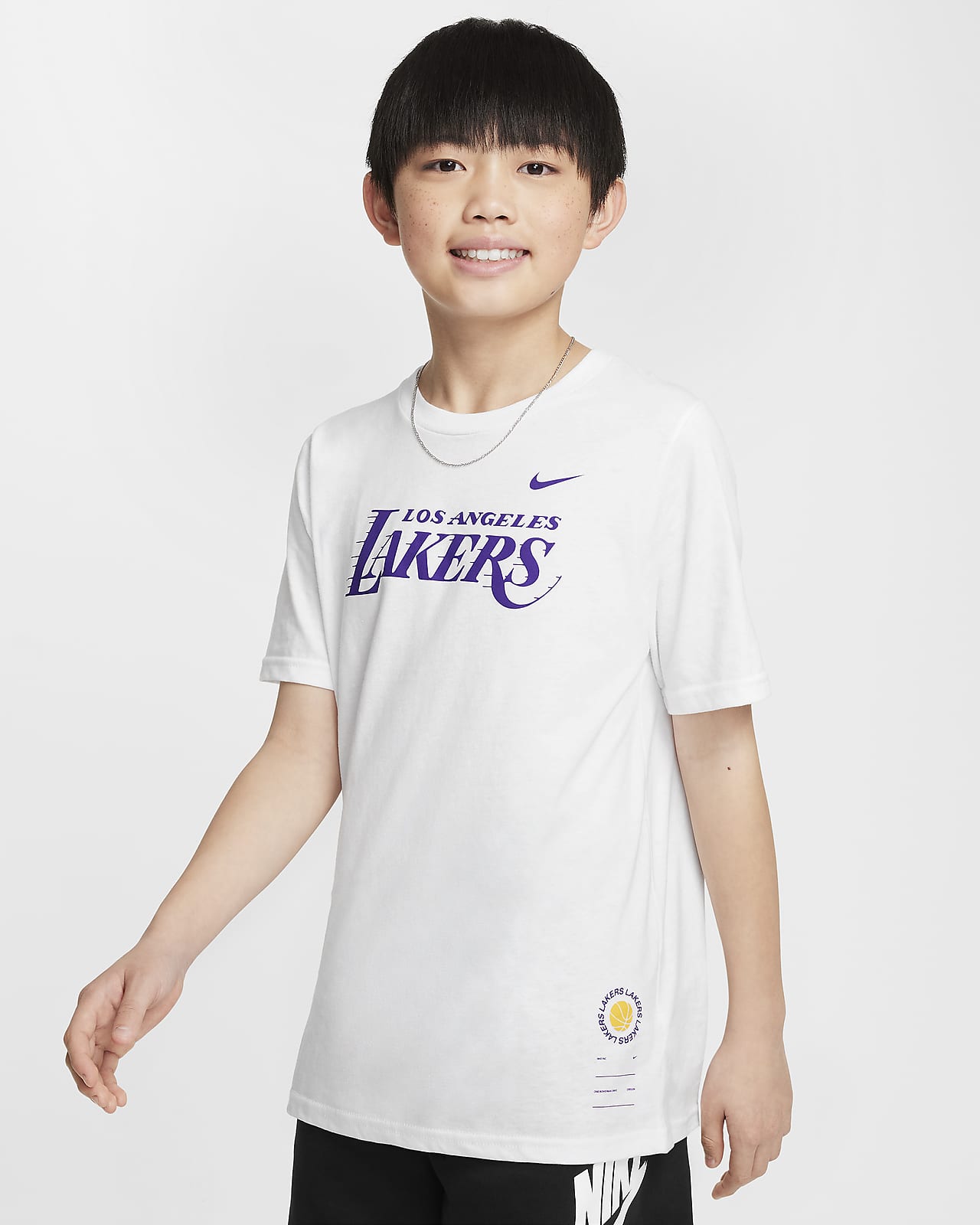 Los Angeles Lakers Essential Nike NBA-T-shirten til større børn (drenge)