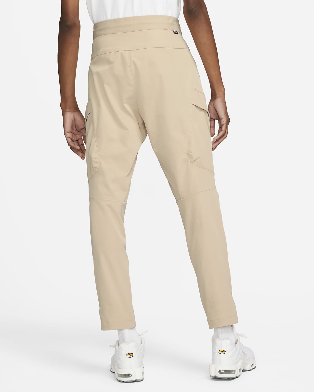 nike essentials joggers slim