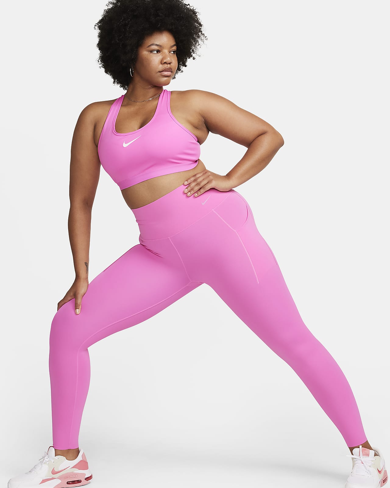 Nike Universa Lange legging met hoge taille, zakken en medium ondersteuning  voor dames. Nike BE