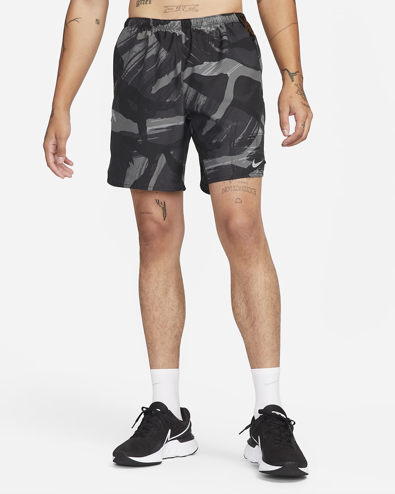 Nike Challenger Pantalón corto de running de 18 de camuflaje con malla interior - Hombre. Nike ES