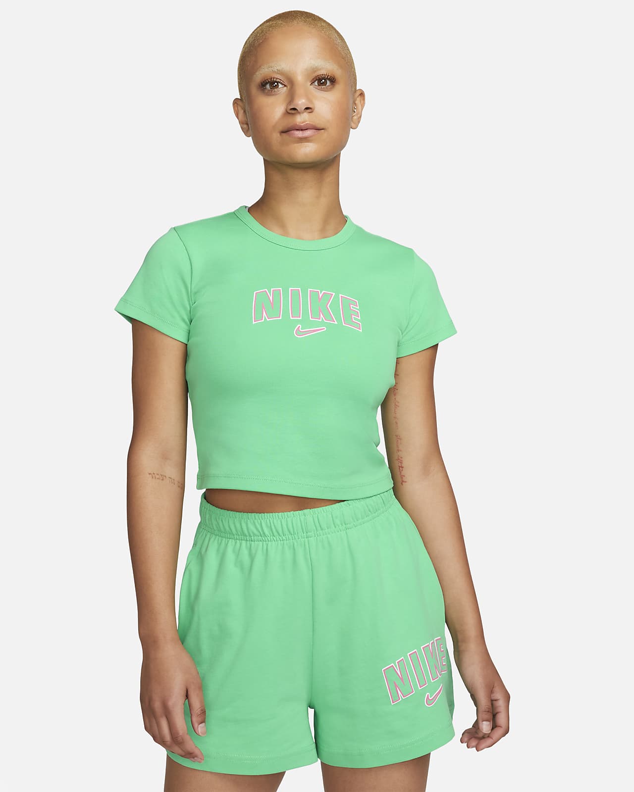 Bek Onderdrukken Dapperheid Nike Sportswear kort T-shirt voor dames. Nike BE