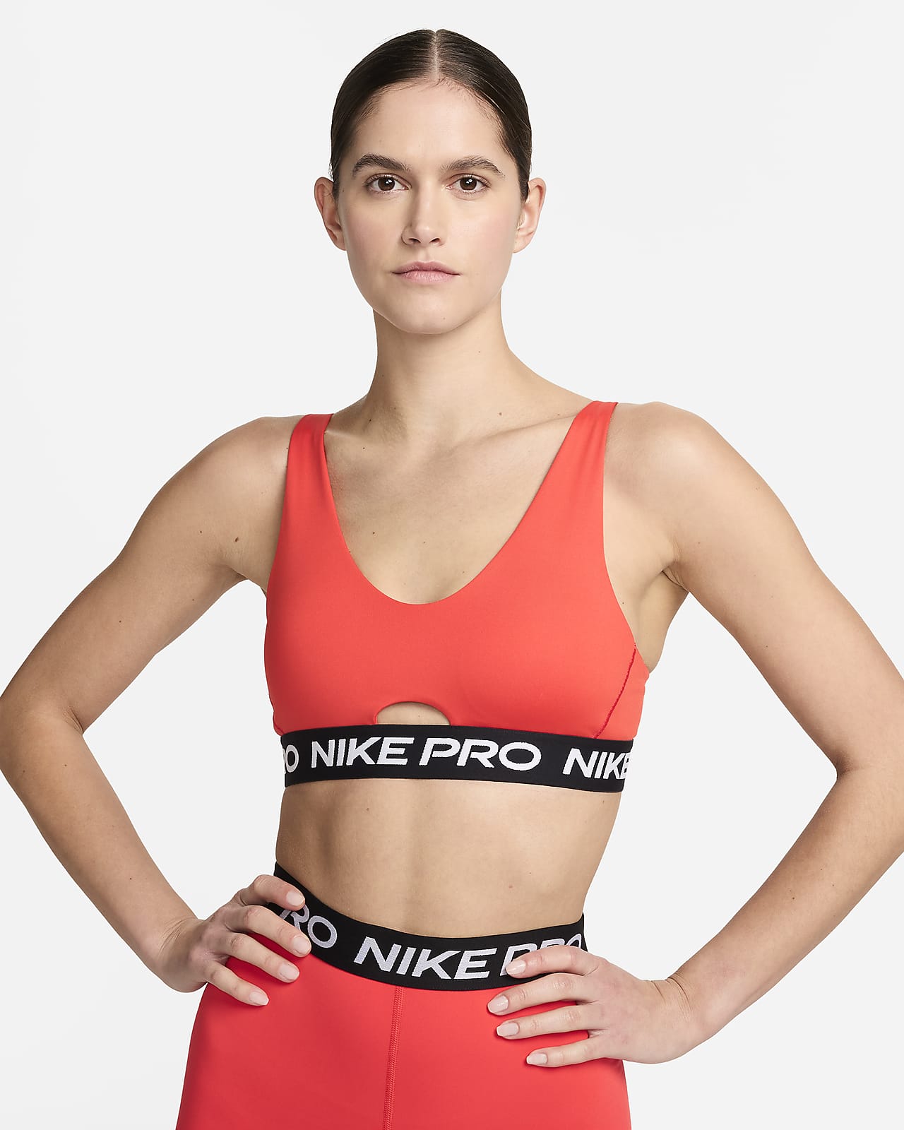 Damski stanik sportowy z wkładkami i średnim wsparciem Nike Pro Indy Plunge