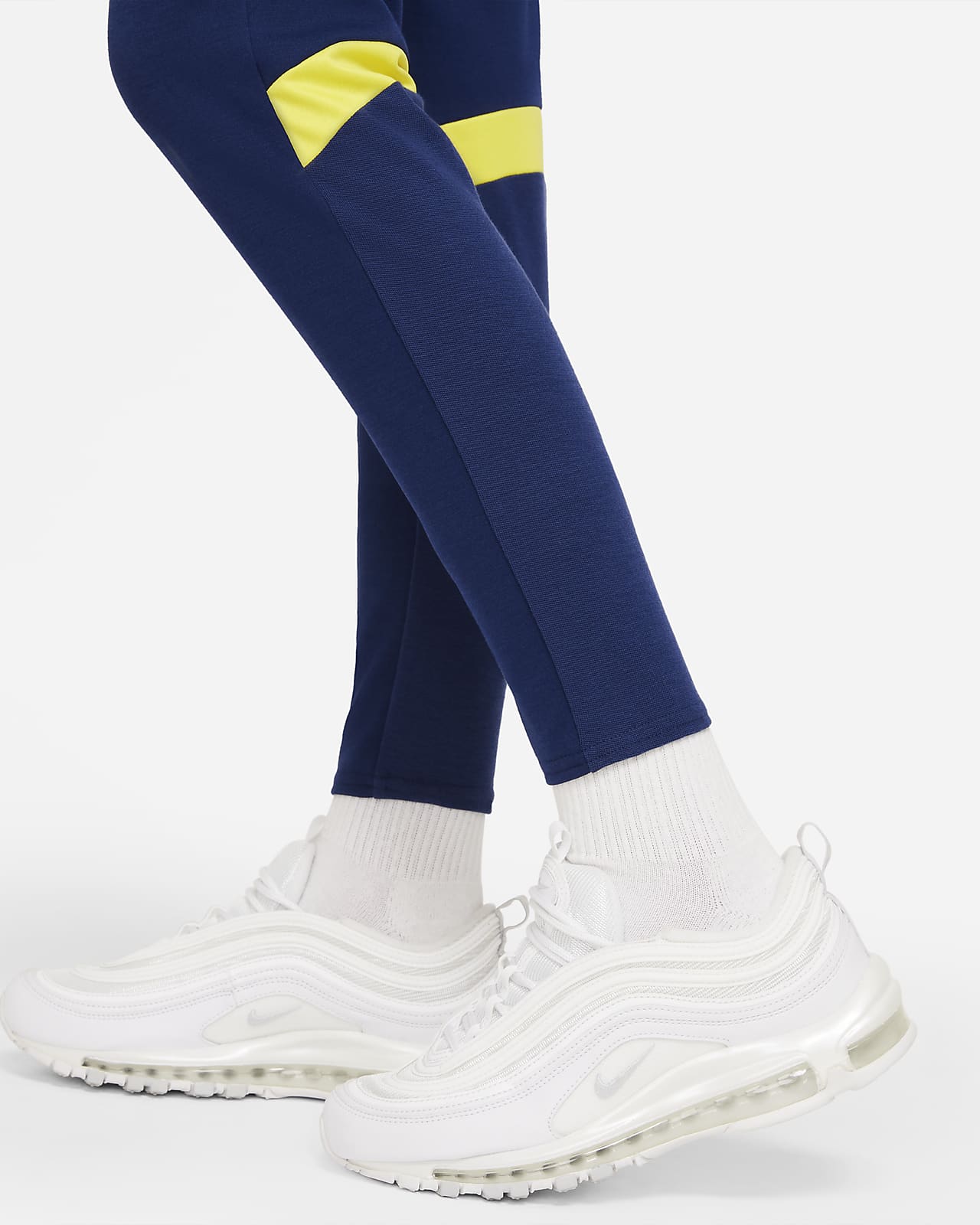 Chelsea F.C. Women's Fleece Football Pants. Nike GB