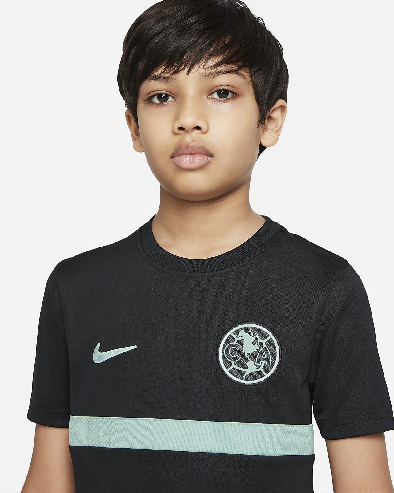 Playera fútbol de manga corta Nike Dri-FIT para niños talla grande Club América Academy Pro. Nike.com