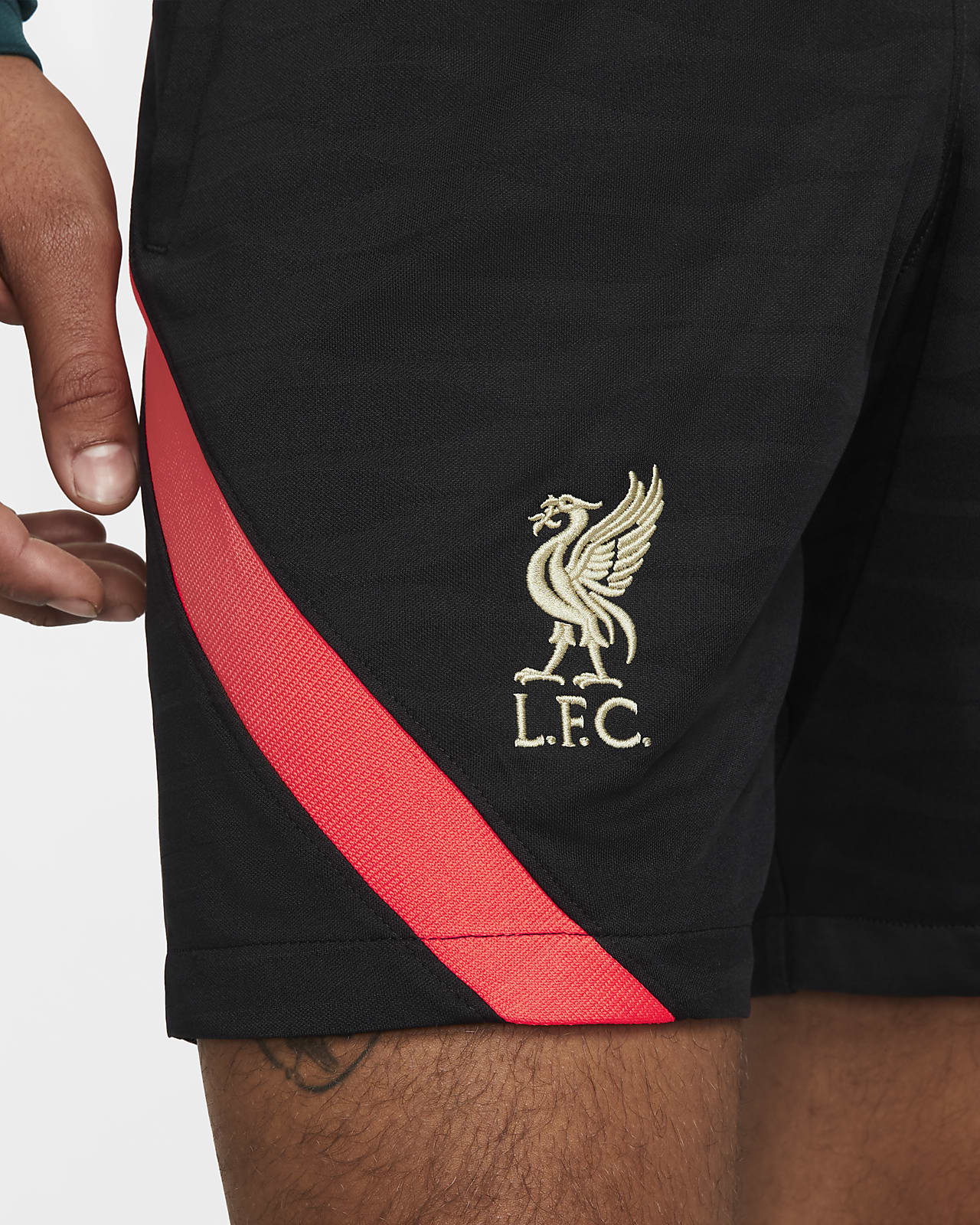 Liverpool F.C. Strike Men's Football Shorts. Nike SA