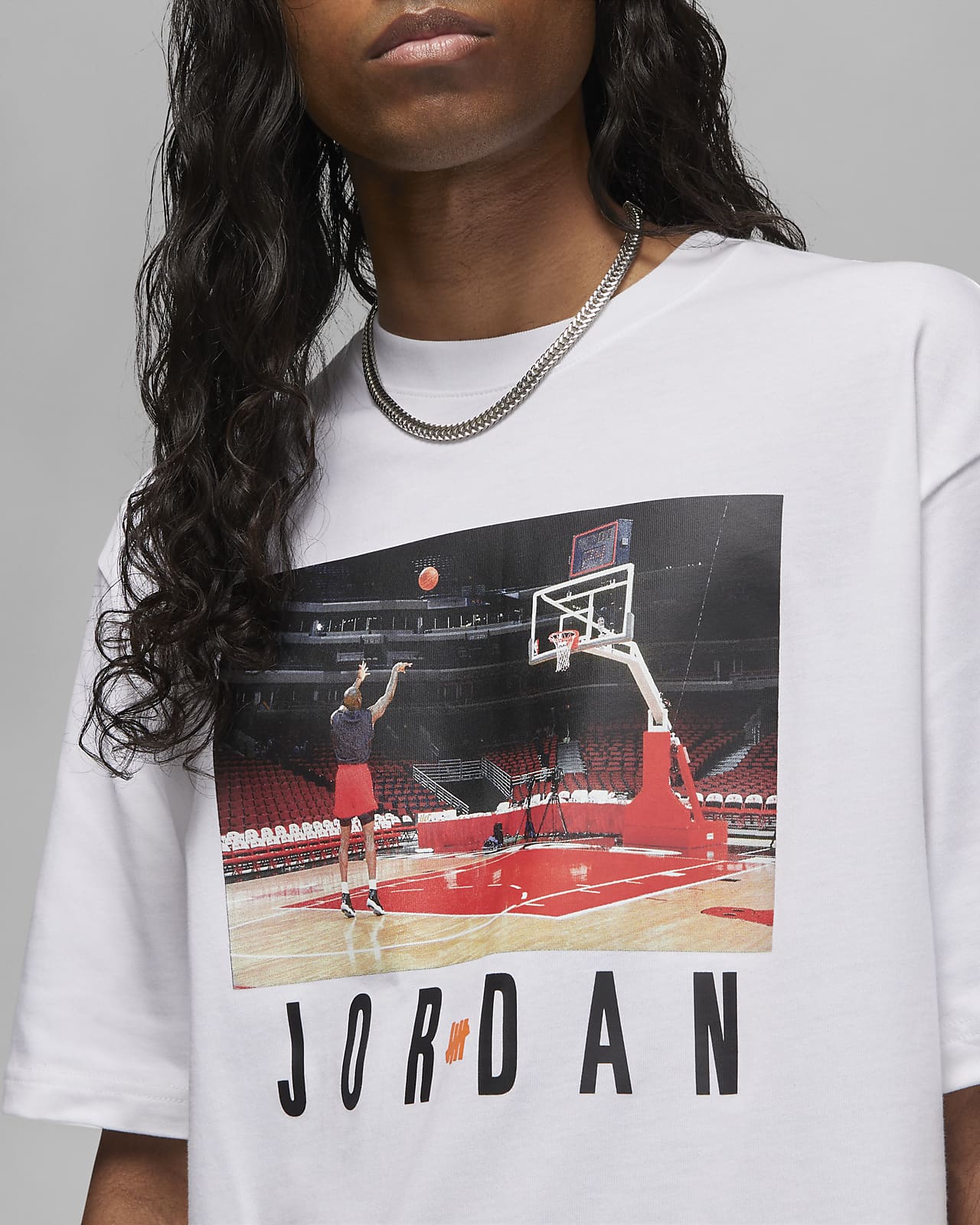 Moeras tijdschrift Lijm Jordan x UNDEFEATED Men's T-Shirt. Nike JP