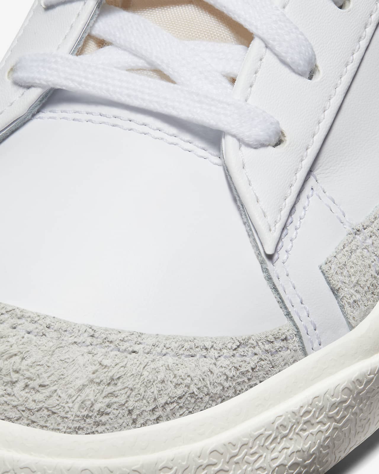 blazer low 77 vintage white black sail