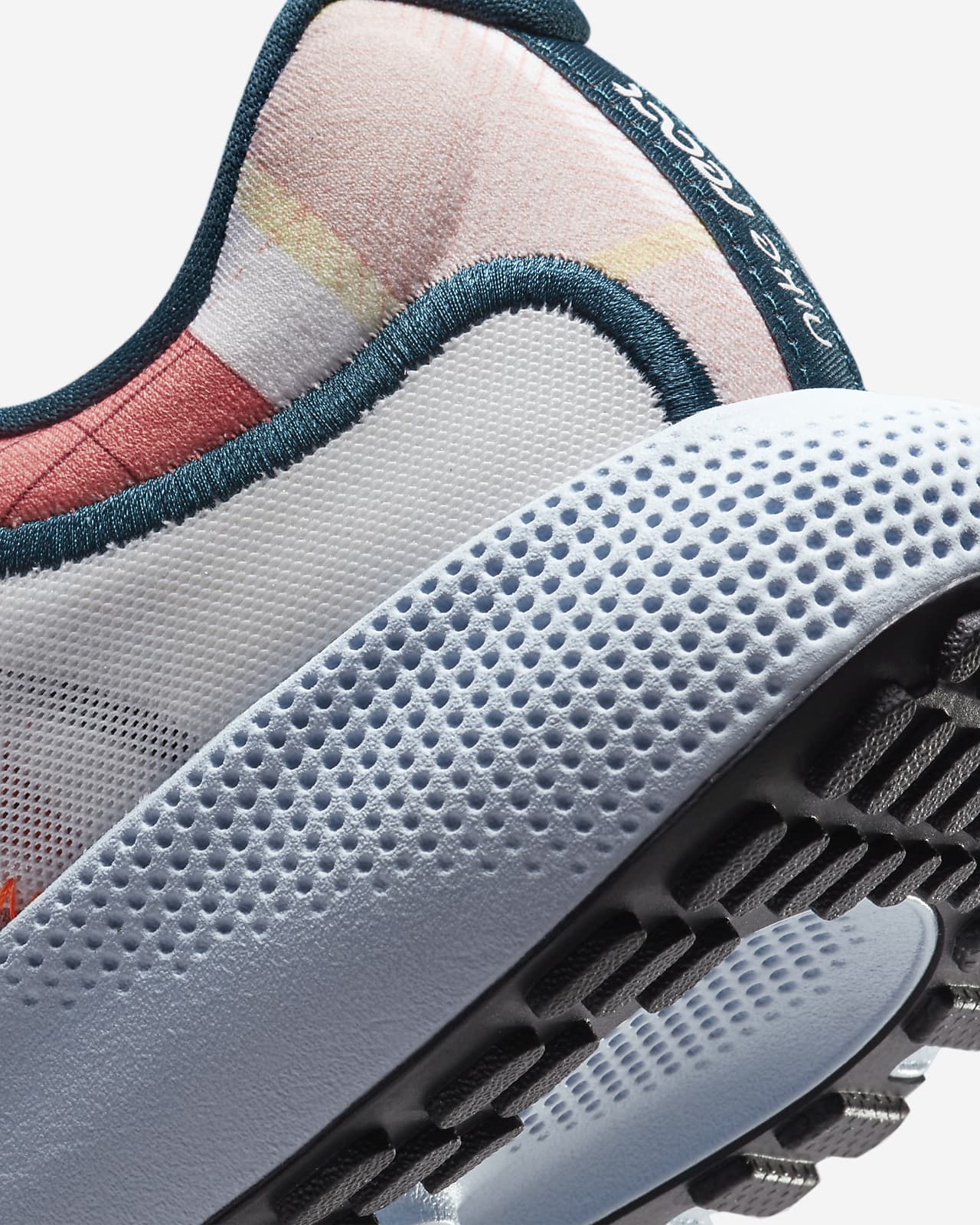 nike escape run cheetah