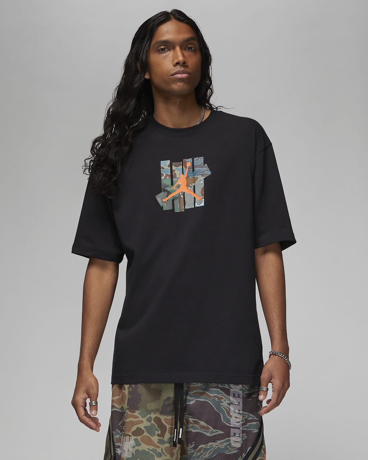 Jordan x UNDEFEATED Men's T-Shirt. Nike AT