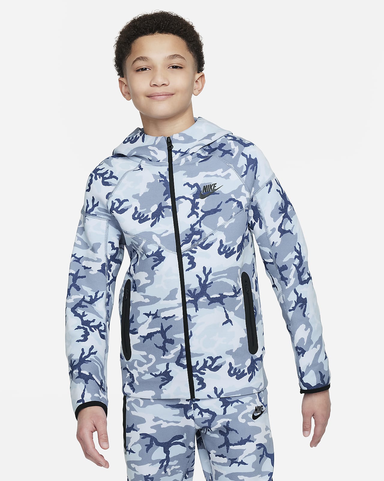 Nike Tech Fleece Camo-hættetrøje med fuld lynlås til større børn (drenge)