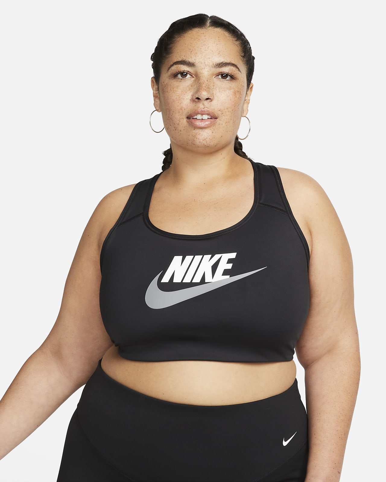 Nike Dri-FIT Swoosh-sports-bh med Futura-grafik uden med medium støtte til kvinder (plus size). Nike DK