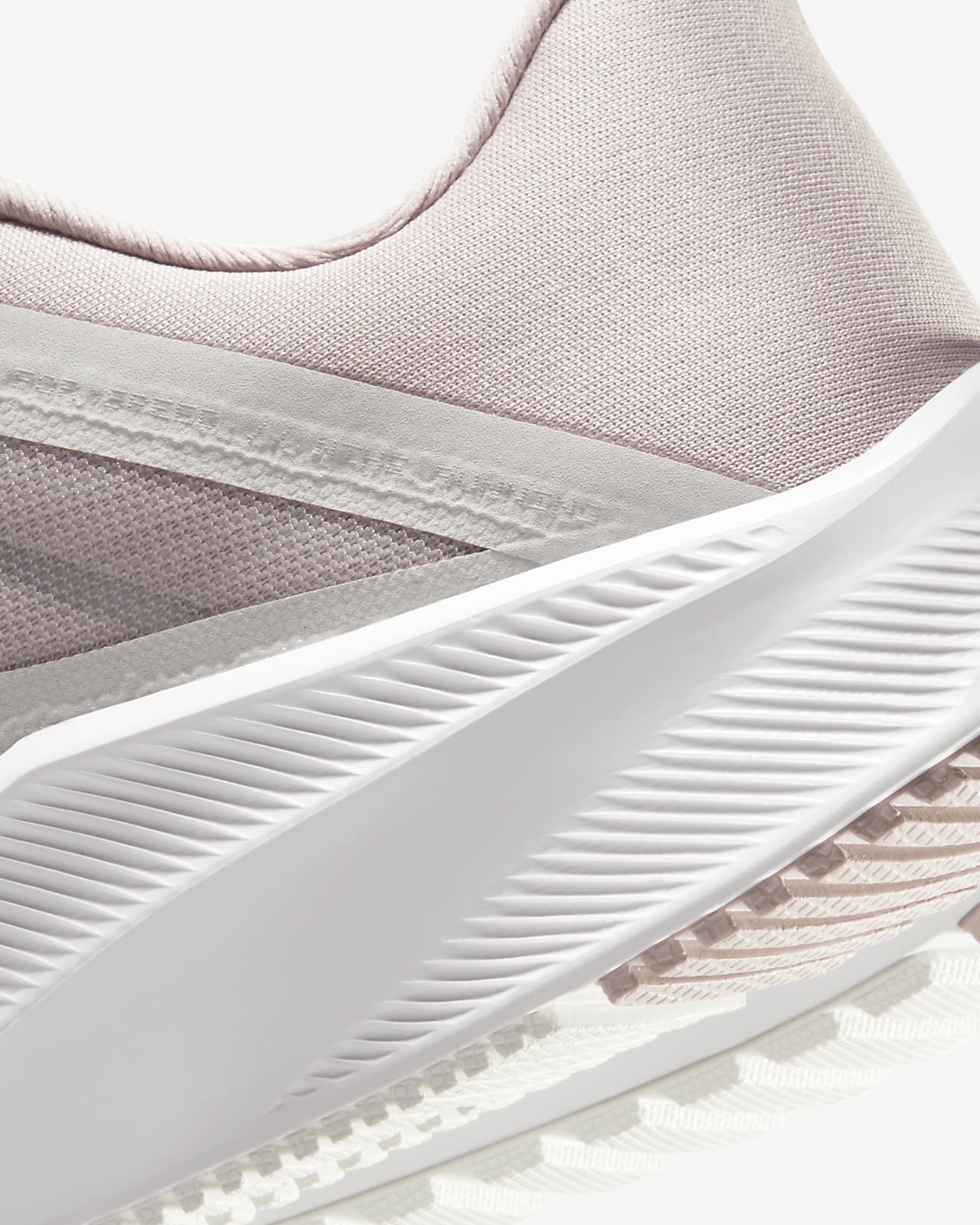 chaussures de running femme quest nike