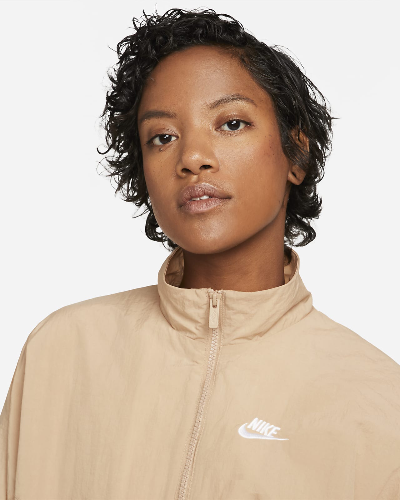 Nike Sportswear Essential Windrunner Women's Woven Jacket. Nike SA