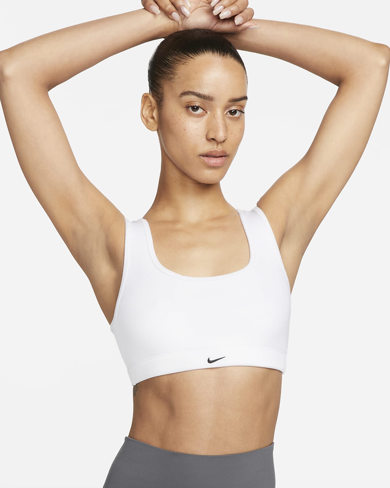 Nike Alate All U enyhe tartást adó, enyhén bélelt, bordázott női sportmelltartó