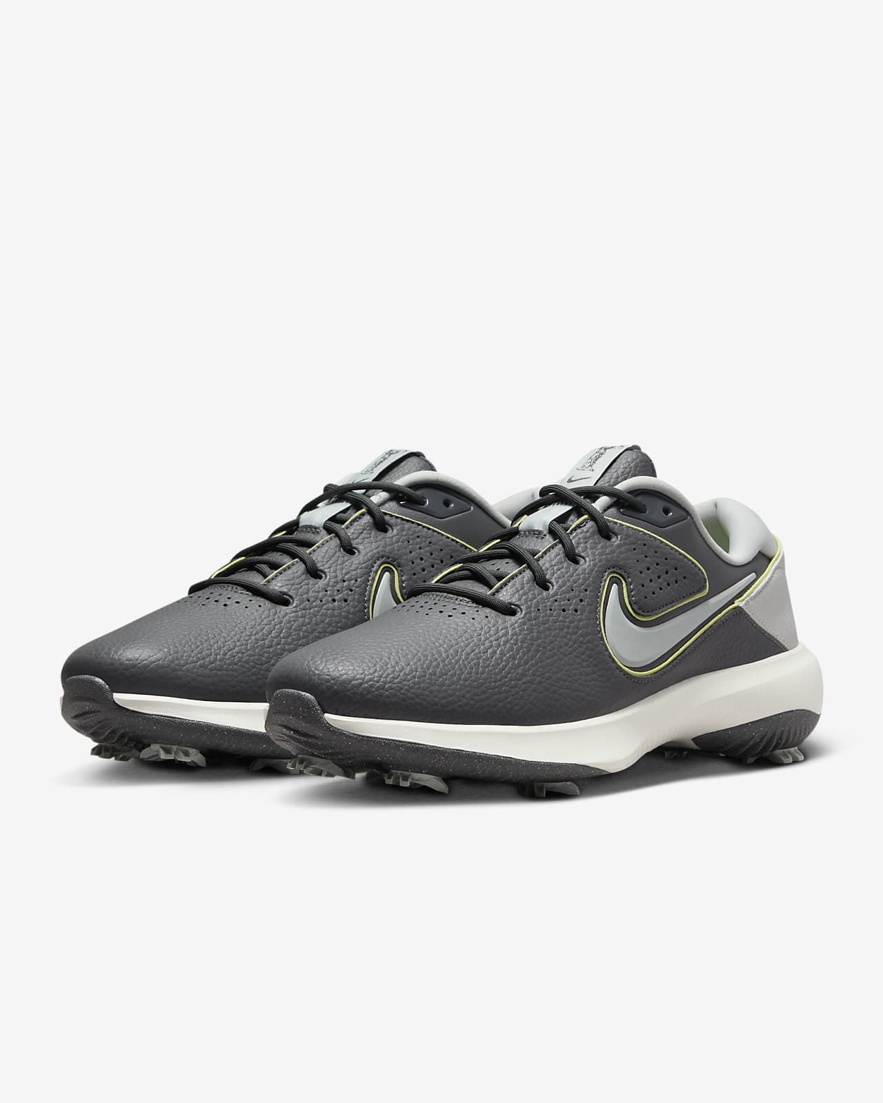 Nike gold 2024 golf shoes