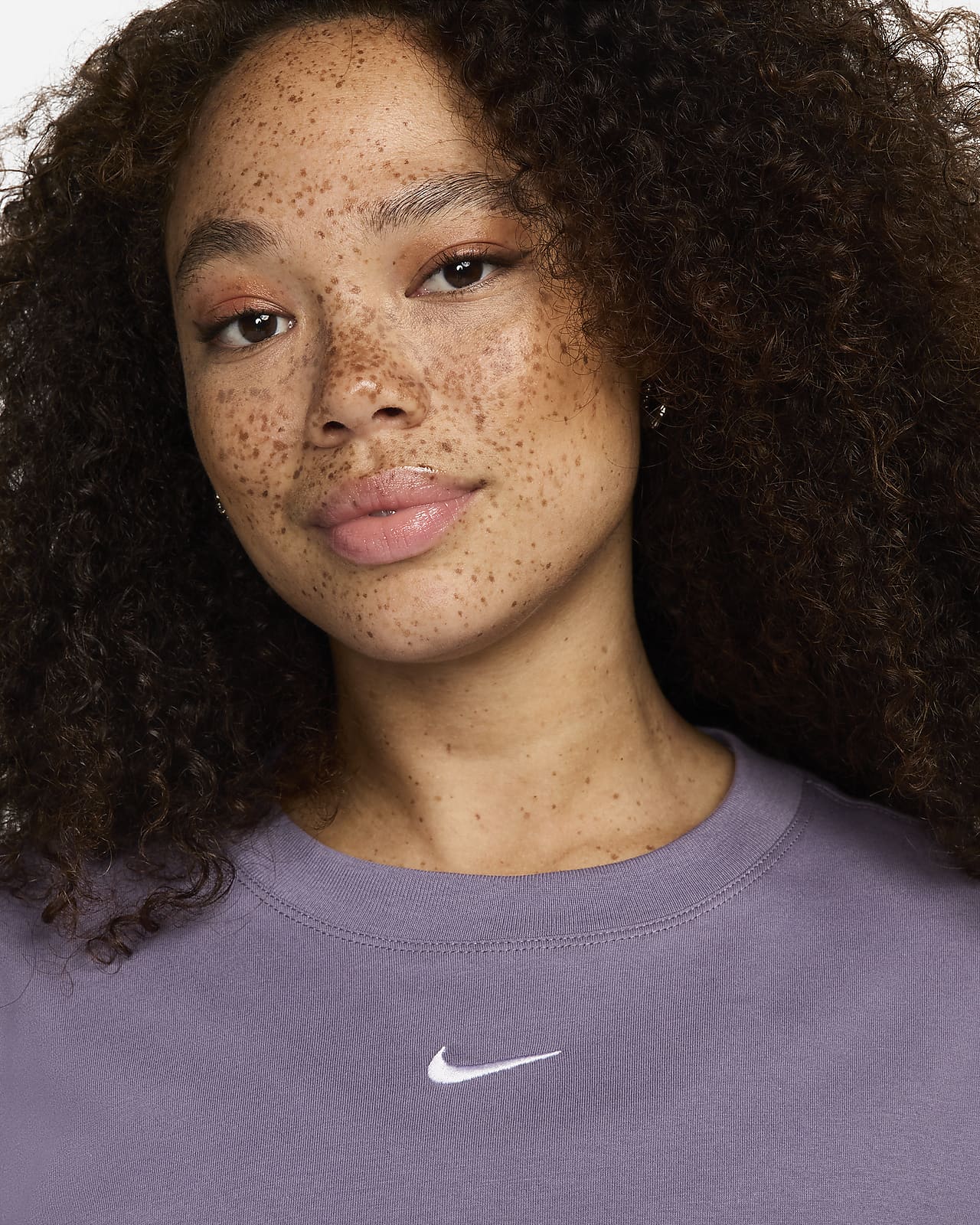 T-shirt Nike Sportswear Essential para mulher. Nike PT