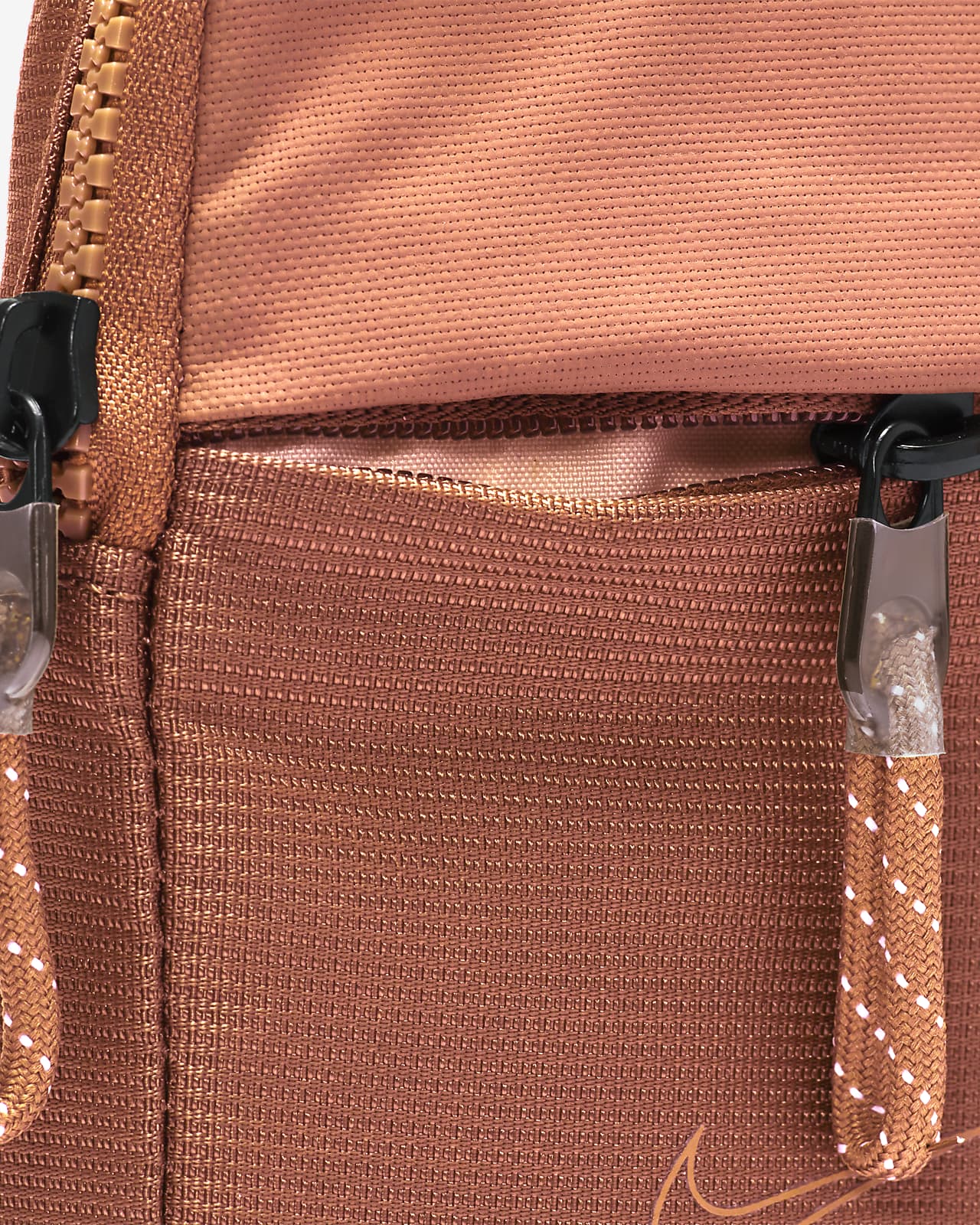 nike essential small hip pack