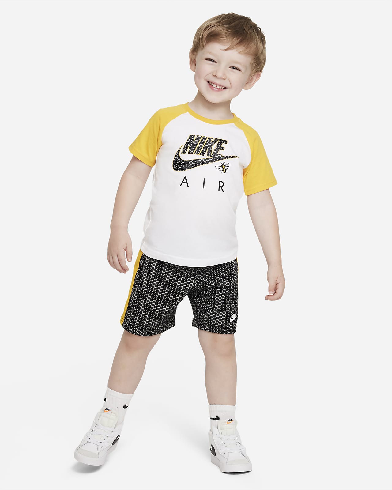 solamente estrés filete Conjunto de playera y shorts para bebé Nike. Nike.com