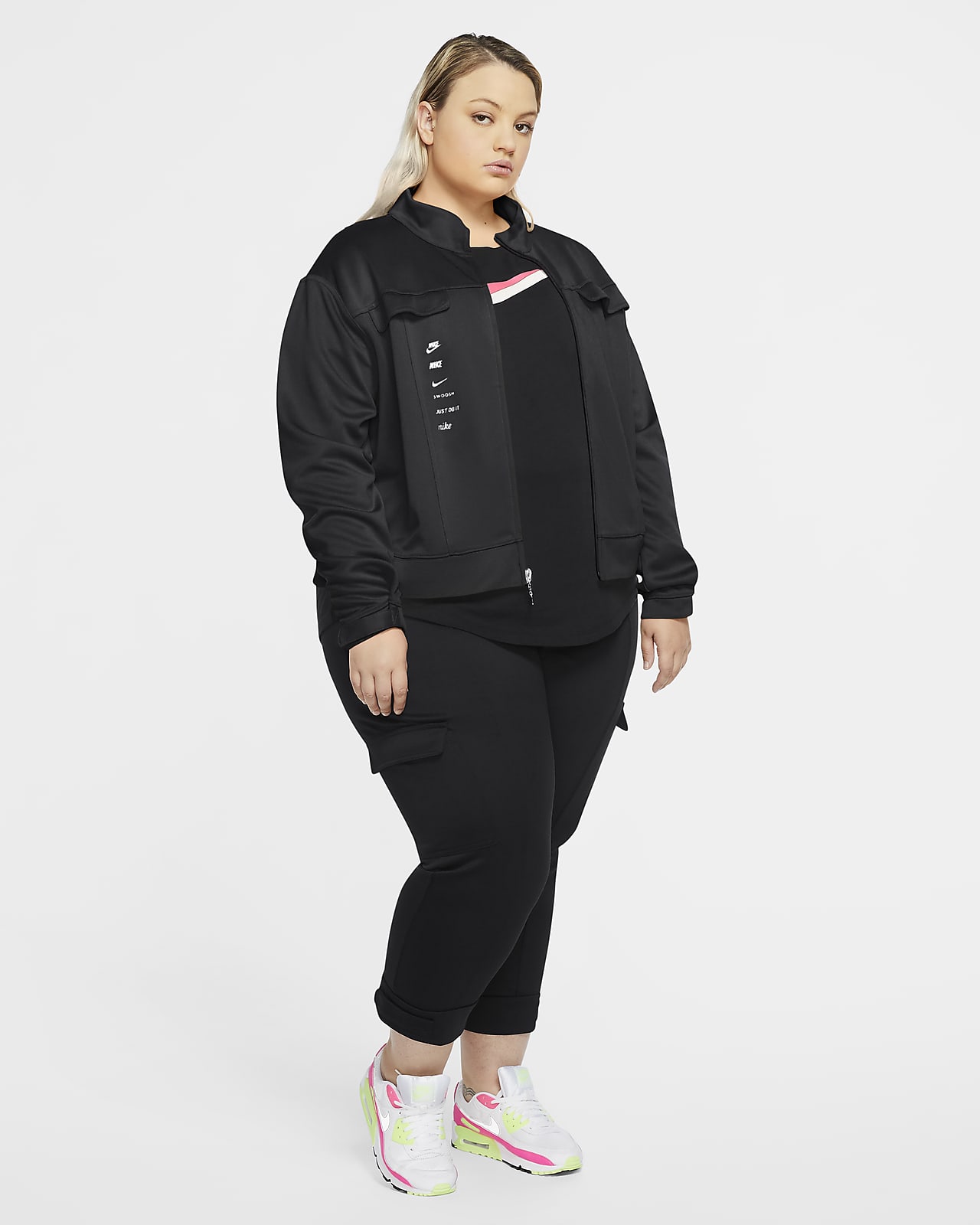 Nike Sportswear Swoosh polystrikket jakke til dame (Plus Nike Sportswear Swoosh polystrikket bukse til dame (Plus