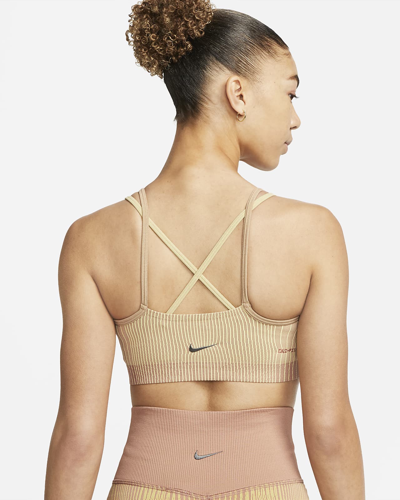 Bra deportivo sin almohadilla y sin costuras de baja sujeción para mujer  Nike Yoga Dri-FIT ADV Indy. Nike MX