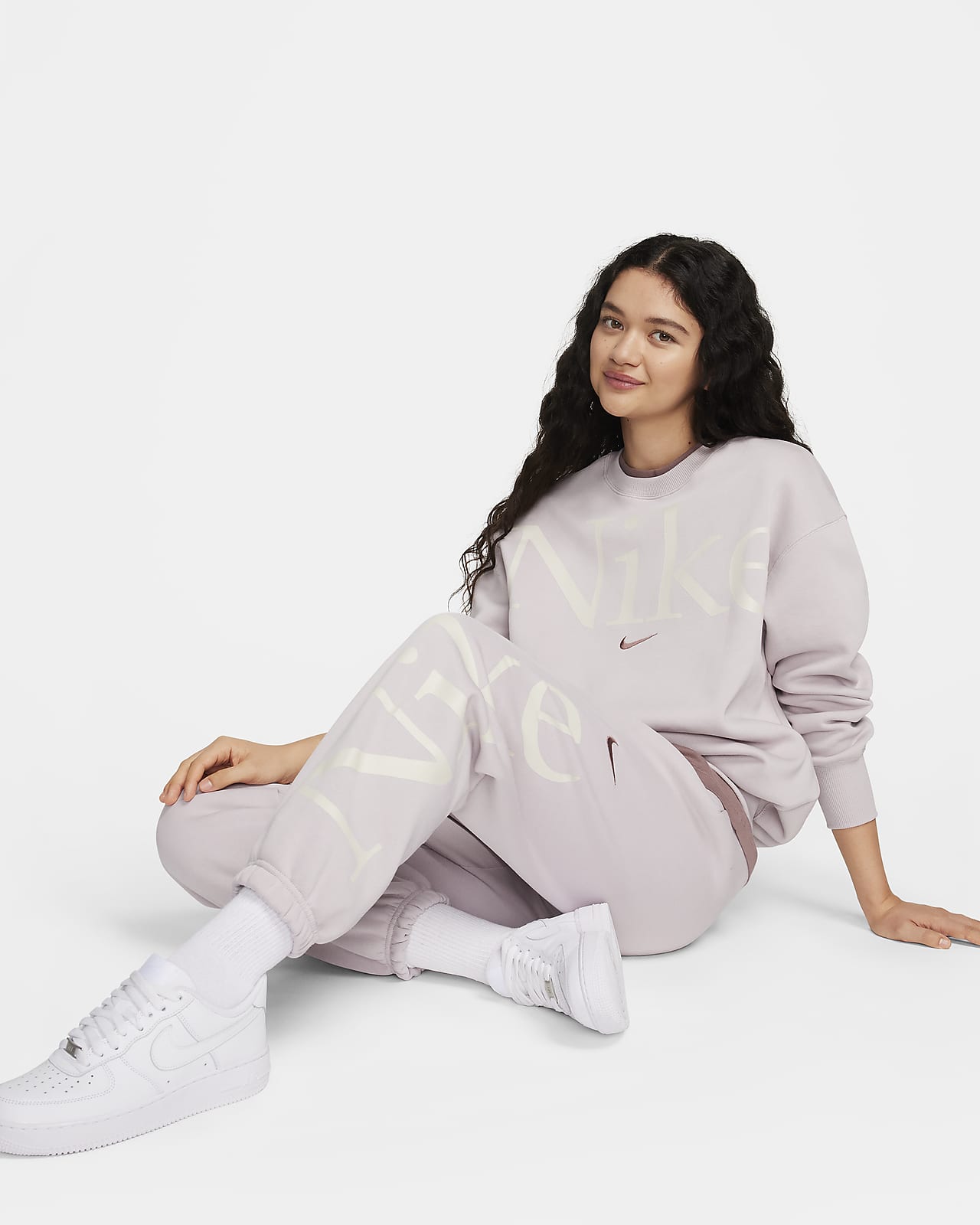 Women's nike hotsell jogger set