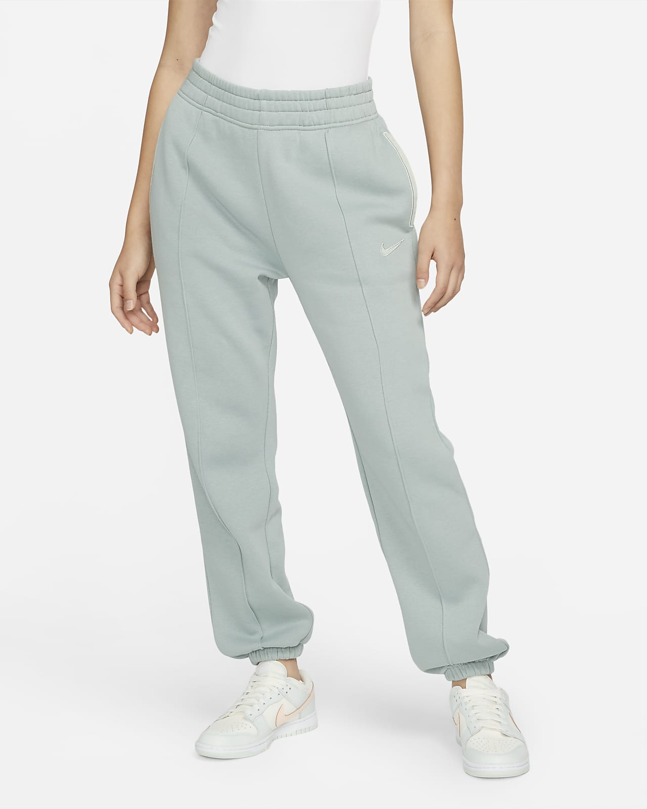 nike sportswear women