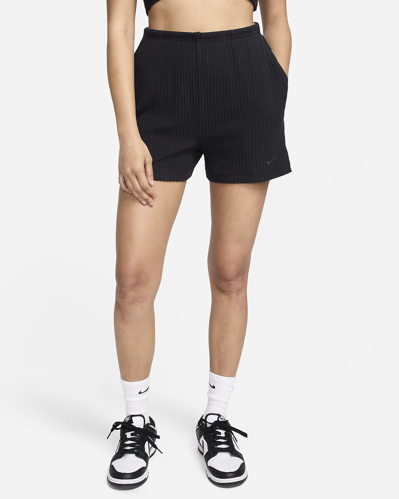 Nike Sportswear Chill Knit ribbestrikket shorts (7,5 cm) med høyt liv og smal passform til dame 