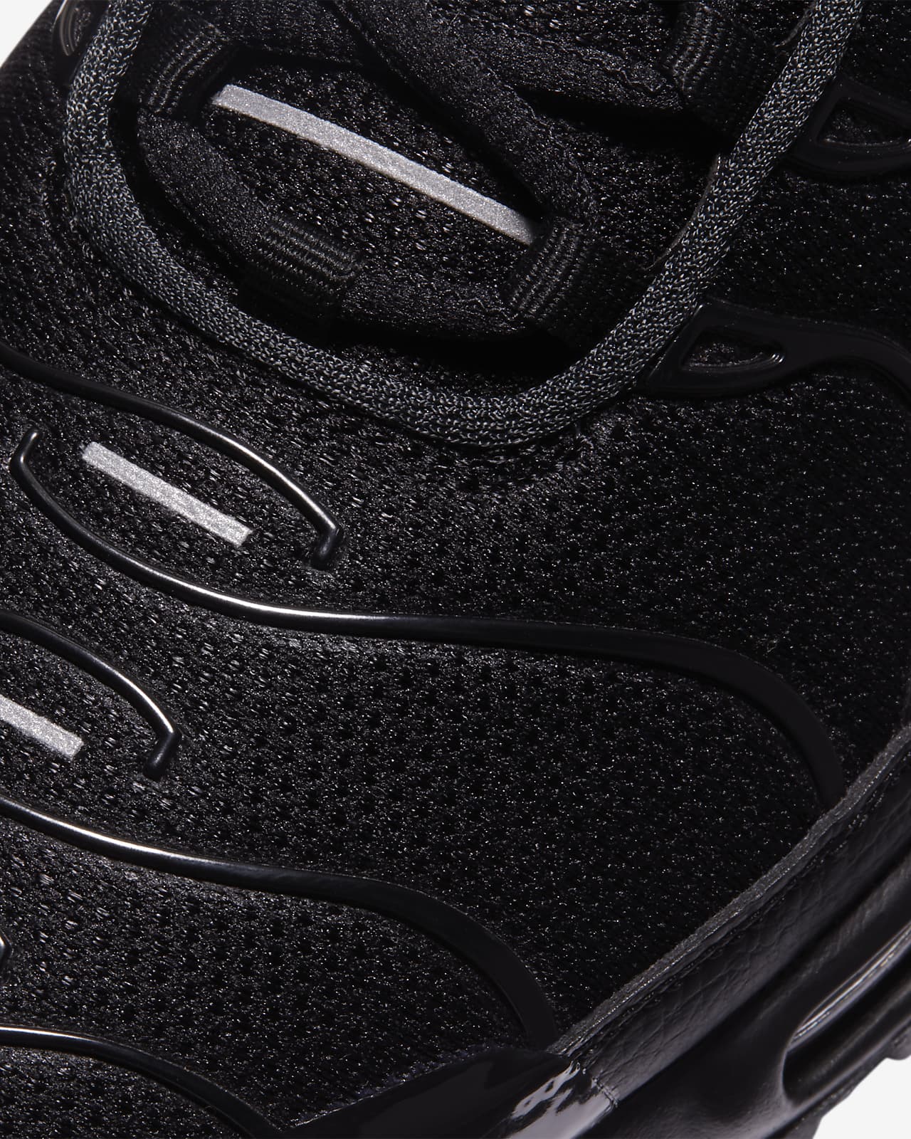 nike air max plus men's black and white