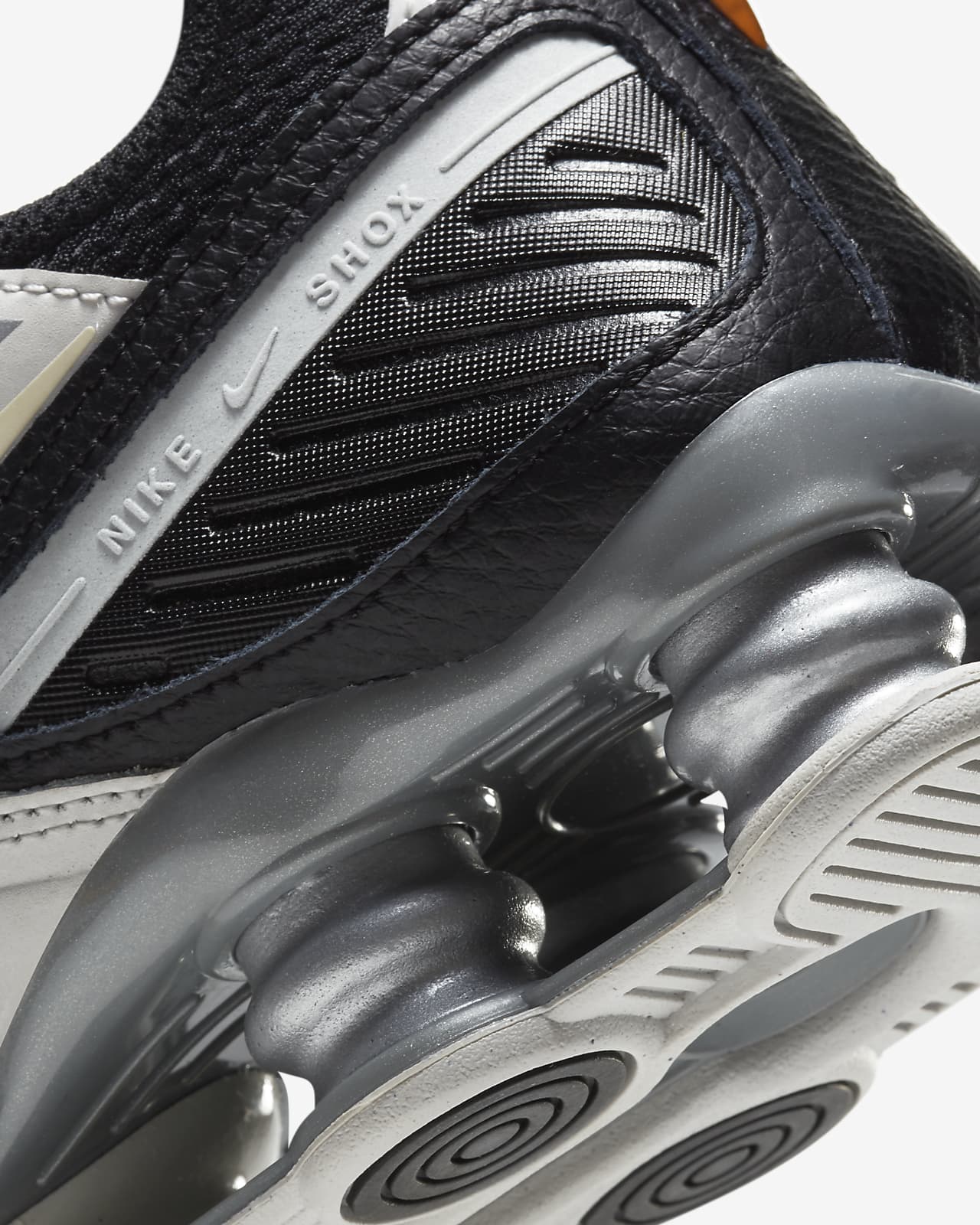 nike shox enigma 9000 trainers in black and silver