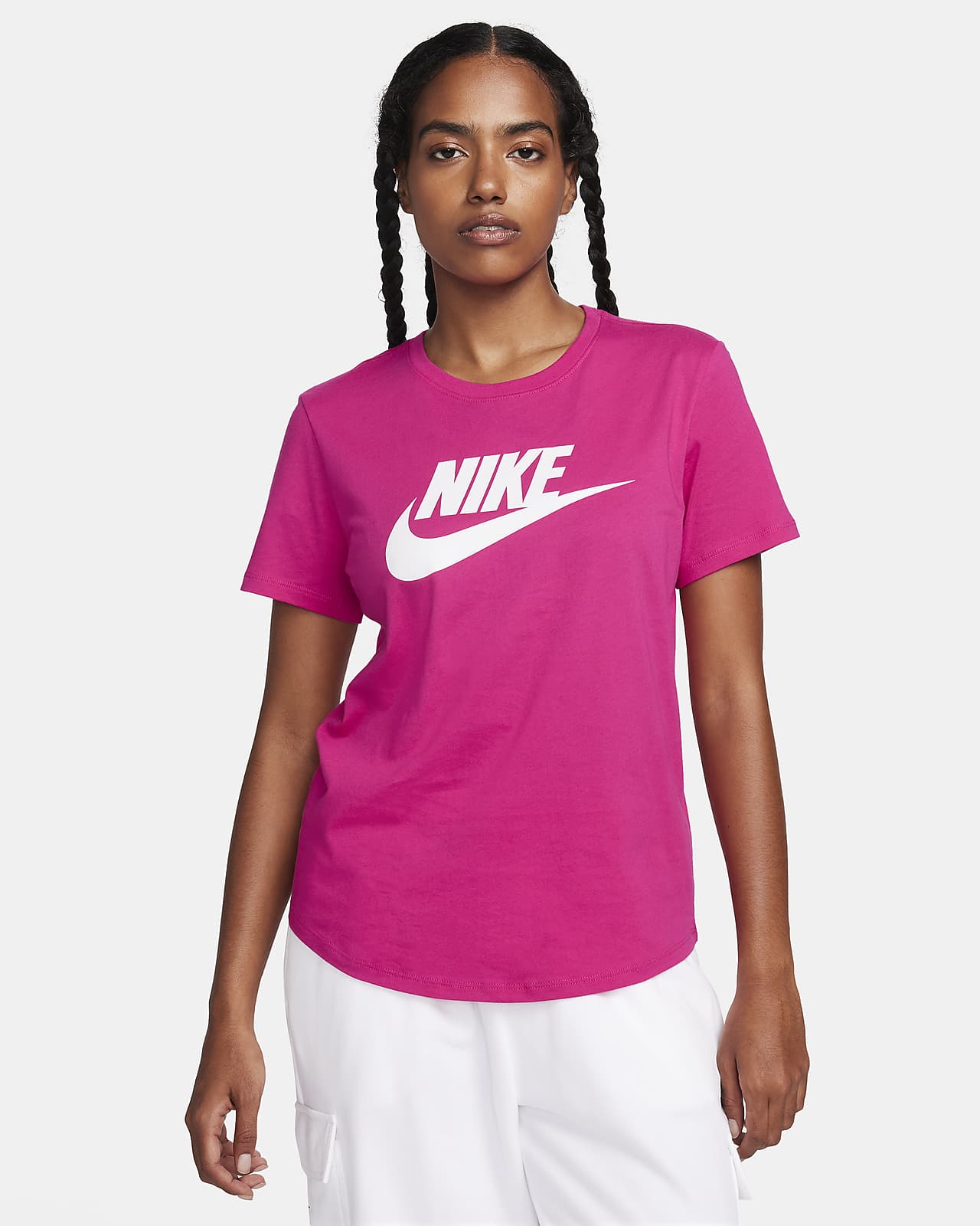 T shirt com log tipo Nike Sportswear Essentials para mulher. Nike PT