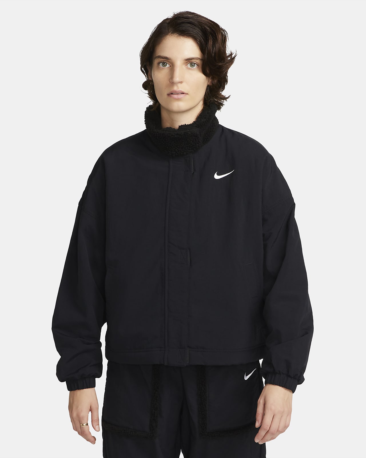 Vævet Nike Essential-fleeceforet jakke til kvinder. Nike DK