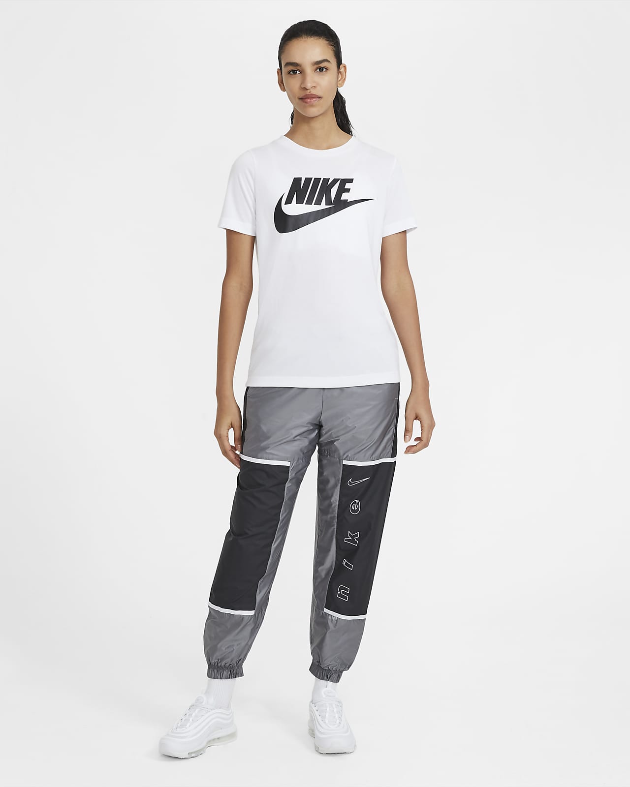 Nike Sportswear Essential Camiseta Mujer. Nike