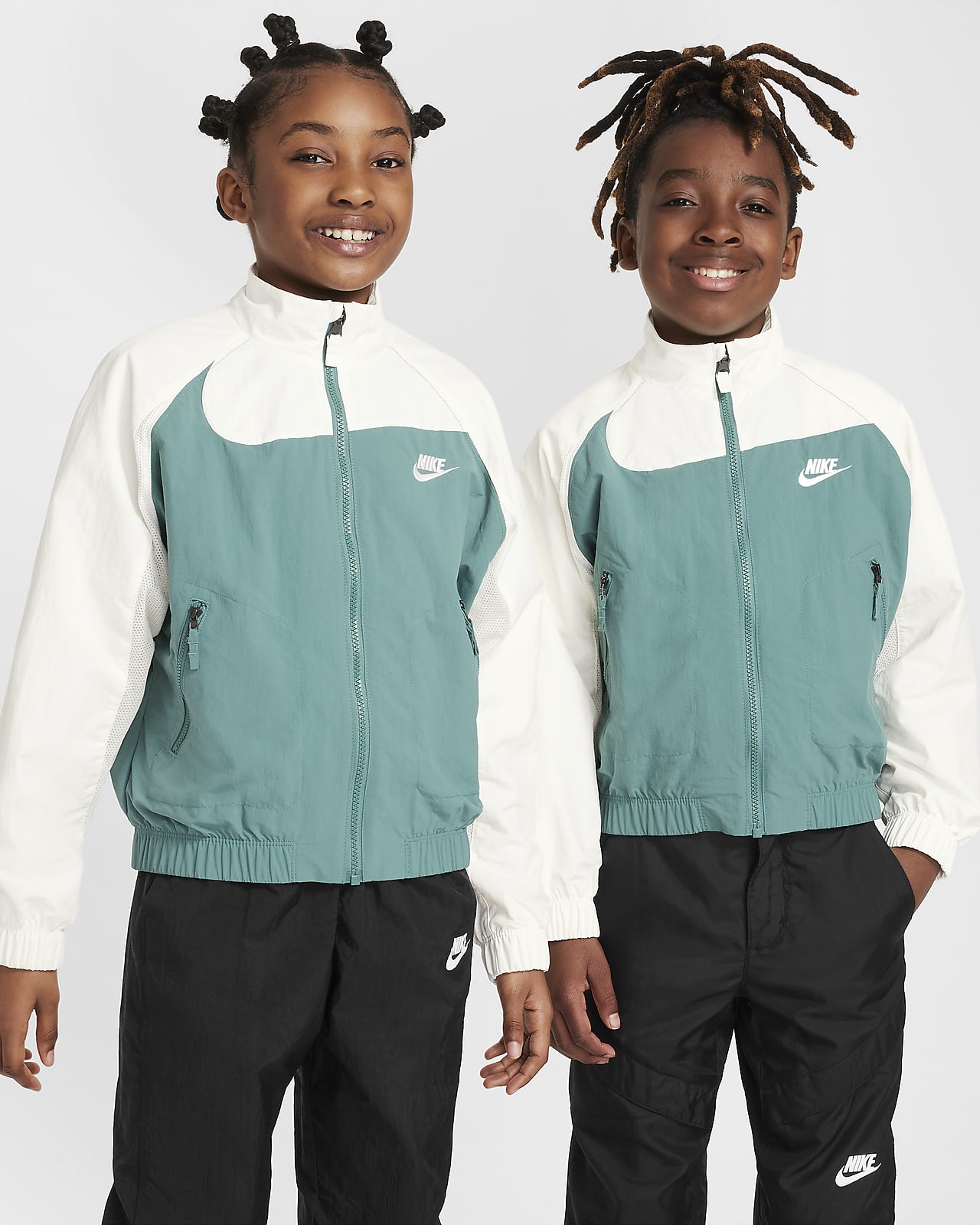 Chamarra de cierre completo de tejido Woven para niños talla grande Nike Sportswear Amplify