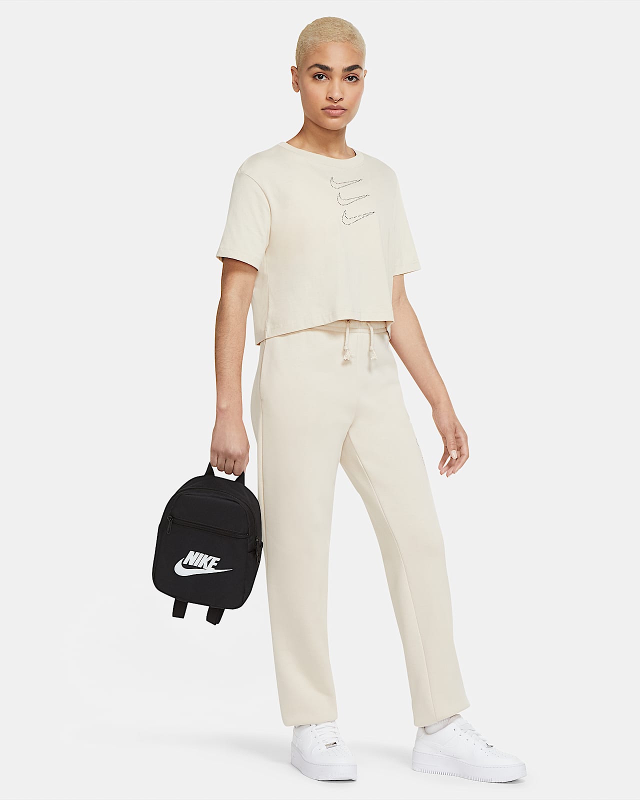 Nike Sportswear Futura 365 女款迷你背包(6 公升)。Nike TW
