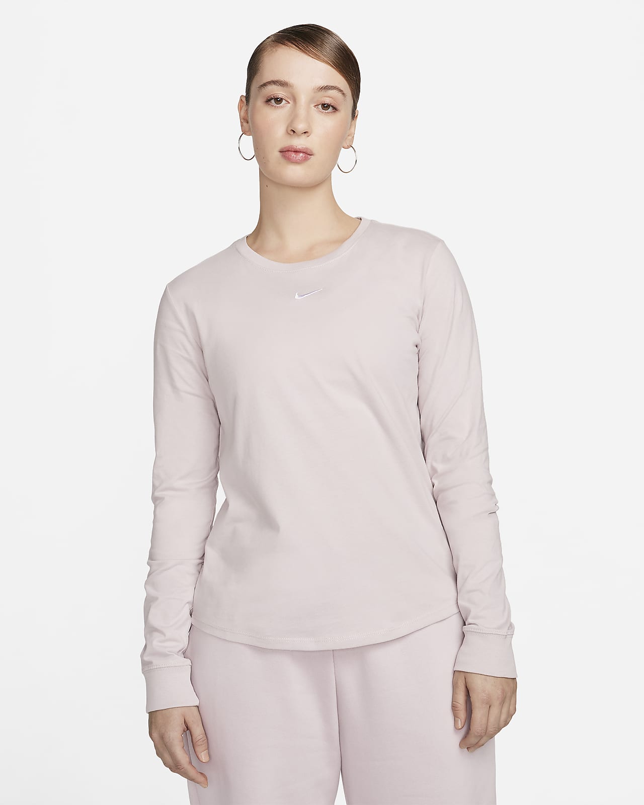 Nike Women\'s Premium Long-Sleeve T-Shirt. Essentials Sportswear