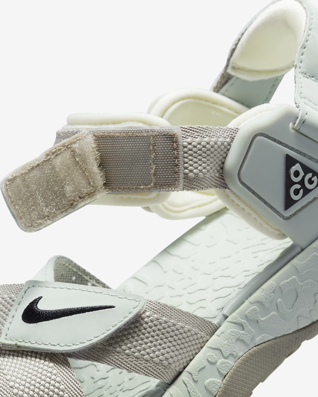 Nike ACG Air Deschütz + Sandals. Nike.com