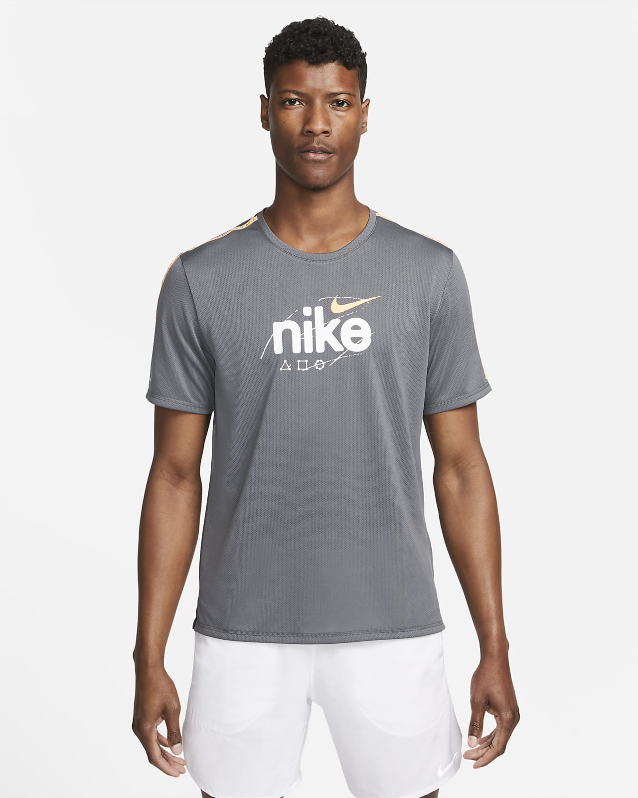 Monografía Antemano entrenador Nike Dri-FIT Miler D.Y.E. Camiseta de running de manga corta - Hombre. Nike  ES