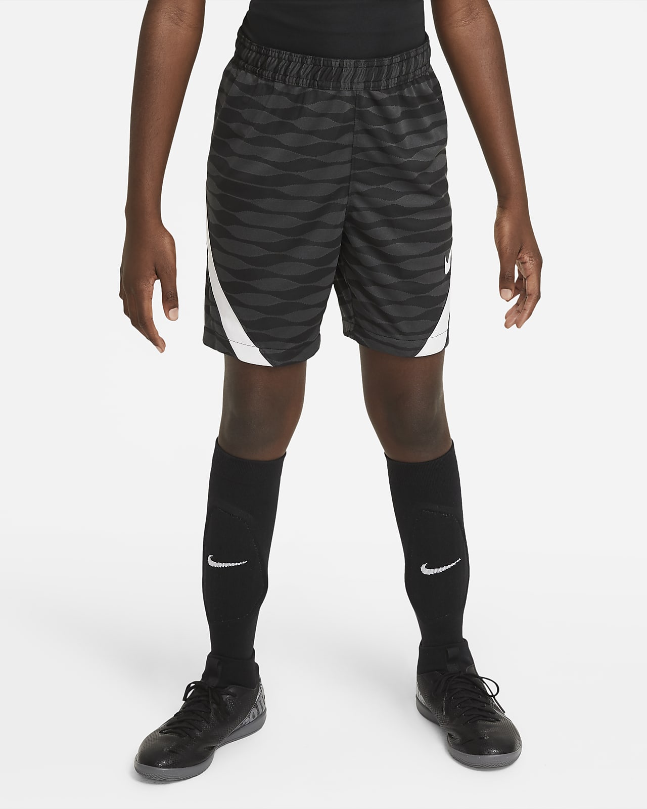 Nike Dri-FIT Strike Older Kids' Knit Football Shorts