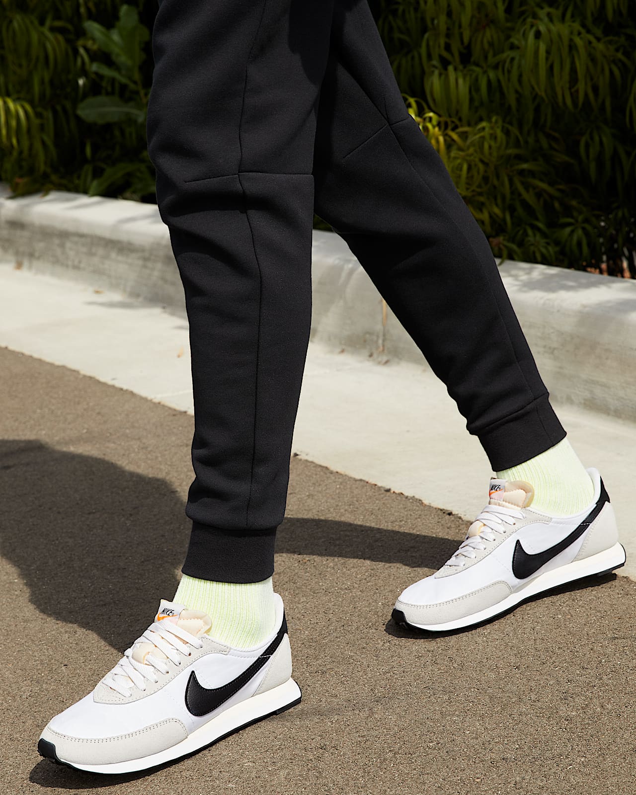 Nike Waffle Trainer 2 Men's Shoes. Nike LU
